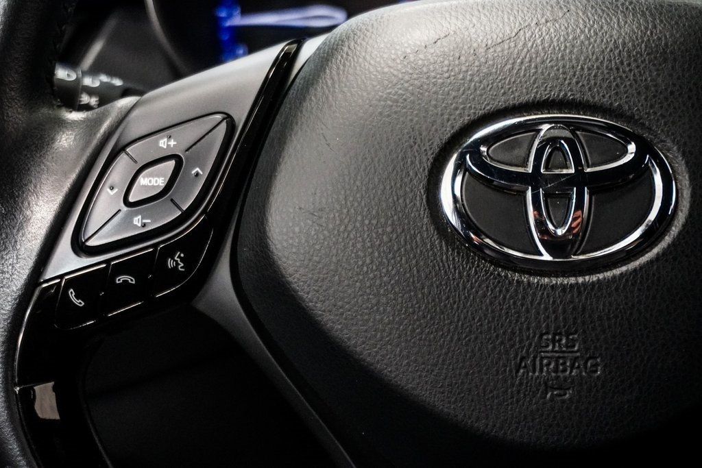 2021 Toyota C-HR XLE photo 26