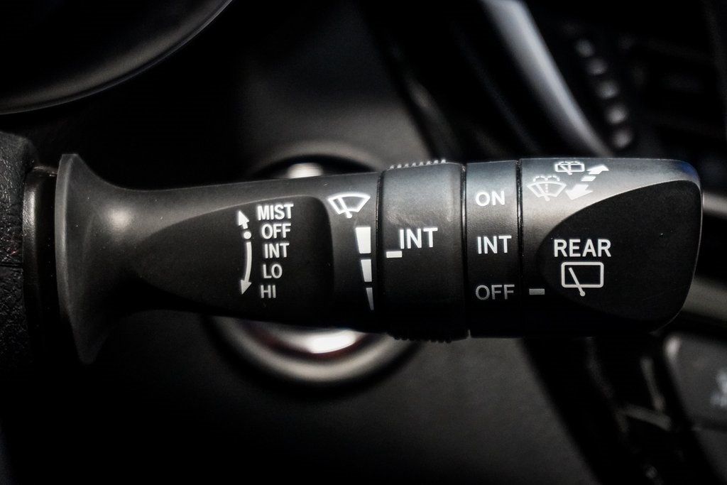 2021 Toyota C-HR XLE photo 27