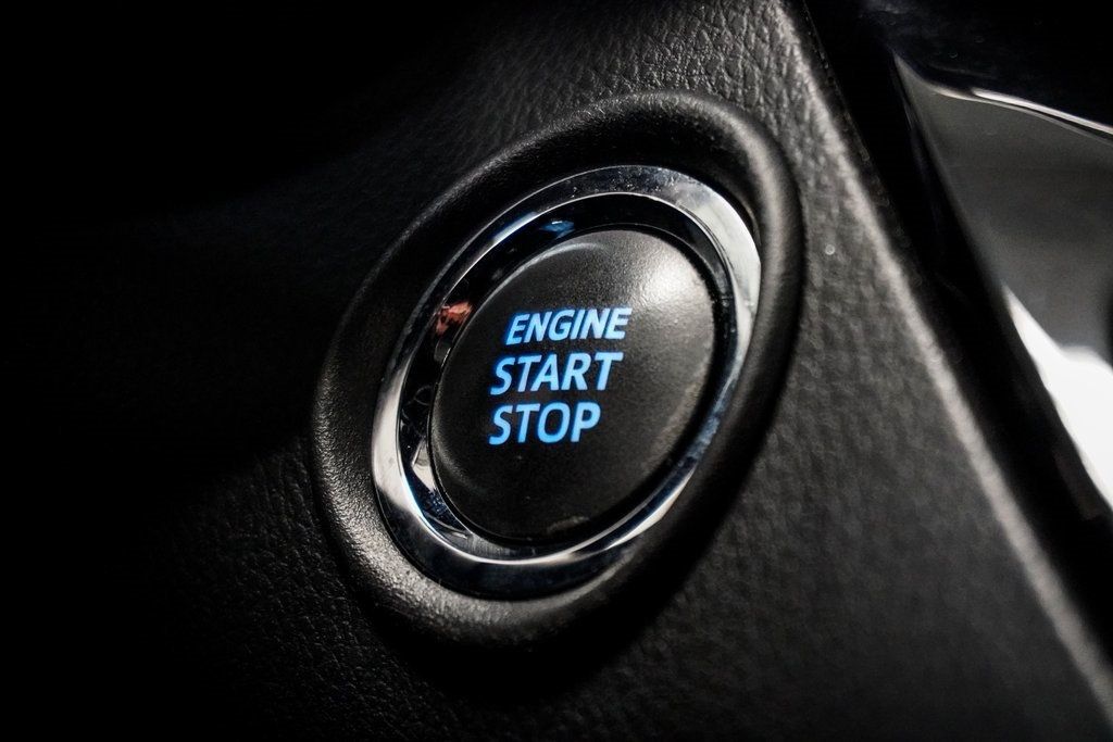 2021 Toyota C-HR XLE photo 30