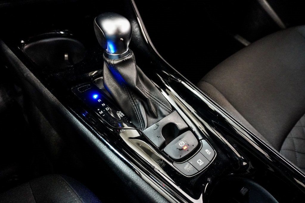 2021 Toyota C-HR XLE photo 36