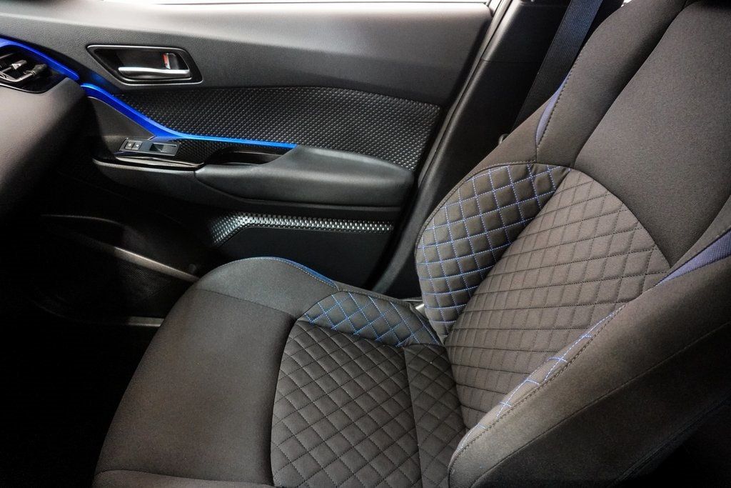 2021 Toyota C-HR XLE photo 39