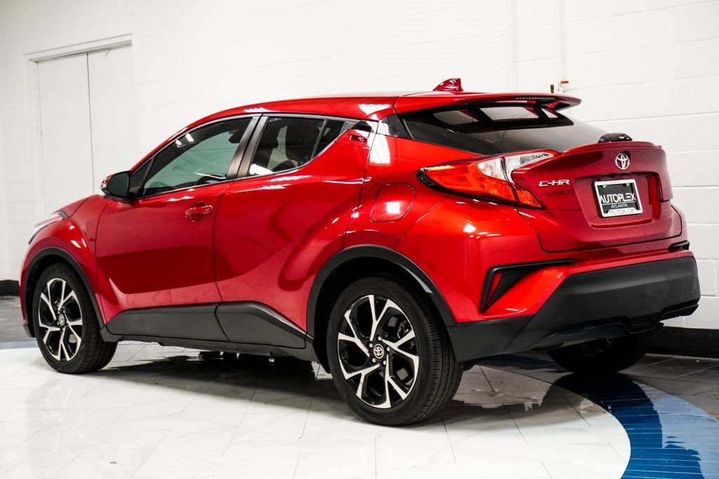 2021 Toyota C-HR XLE photo 6