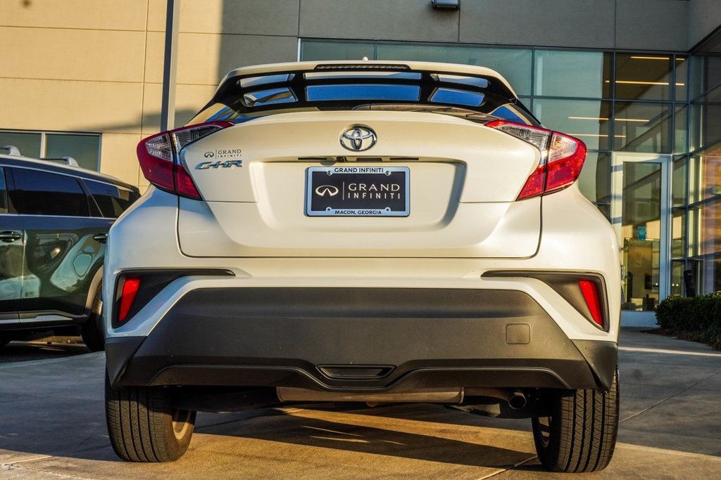 2021 Toyota C-HR XLE photo 10