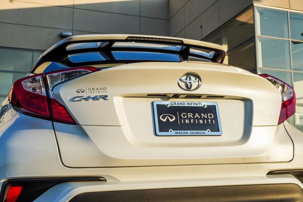 2021 Toyota C-HR XLE photo 11