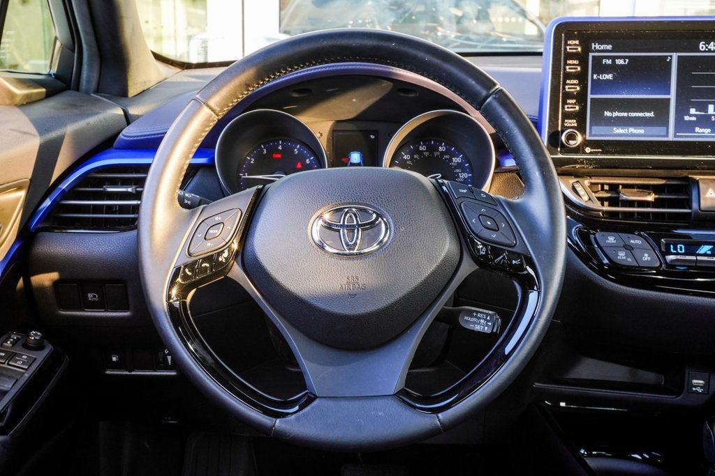 2021 Toyota C-HR XLE photo 13
