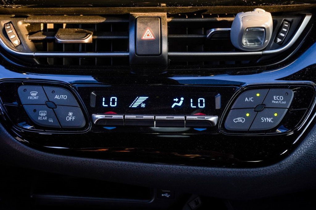 2021 Toyota C-HR XLE photo 15
