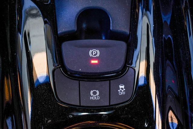 2021 Toyota C-HR XLE FWD - 22919450 - 17