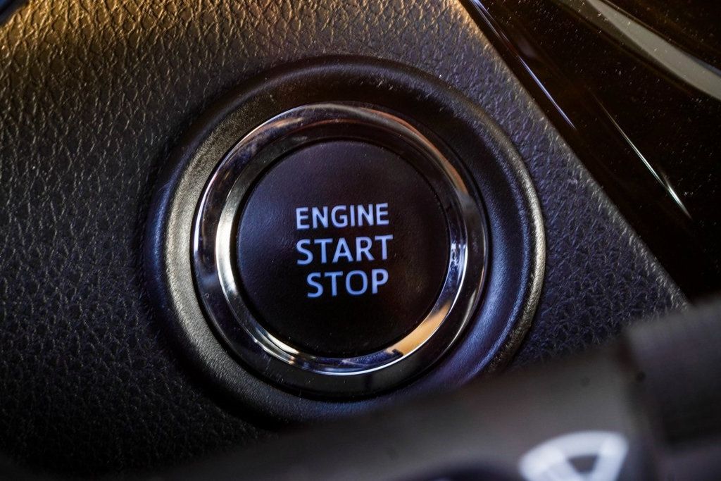 2021 Toyota C-HR XLE photo 17