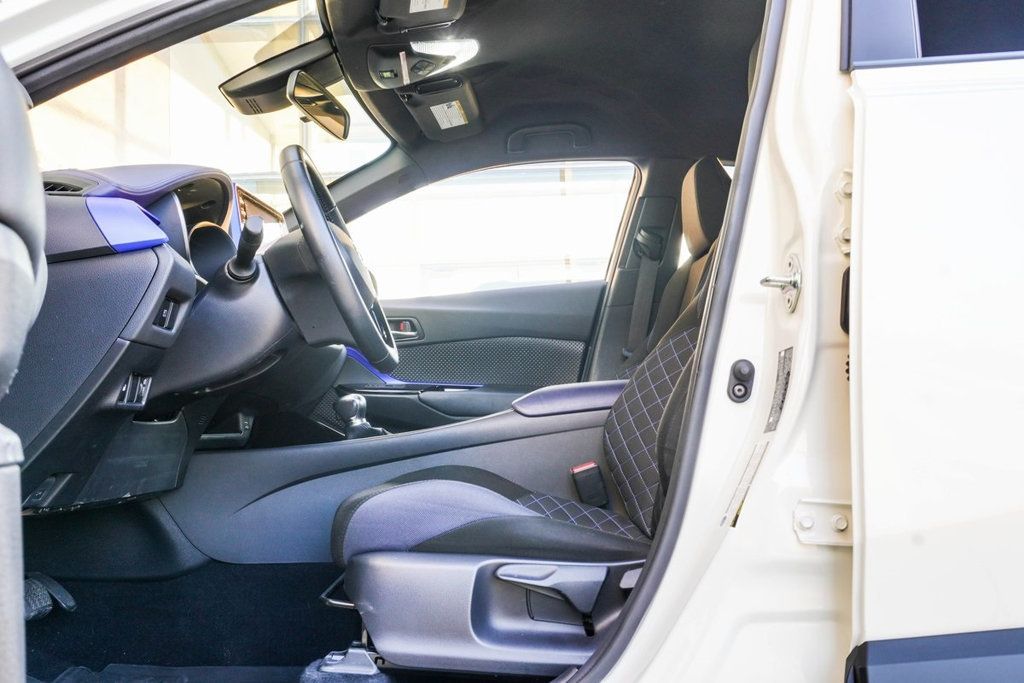 2021 Toyota C-HR XLE photo 20
