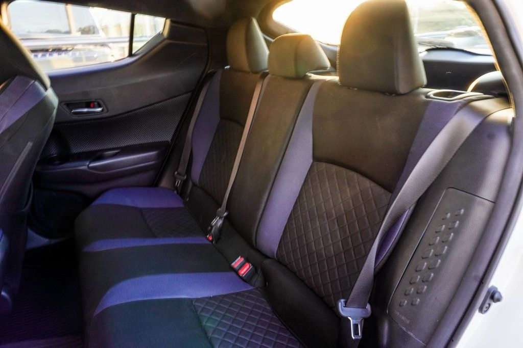 2021 Toyota C-HR XLE photo 24
