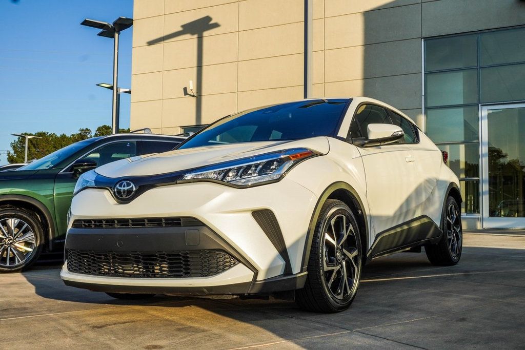 2021 Toyota C-HR XLE photo 3