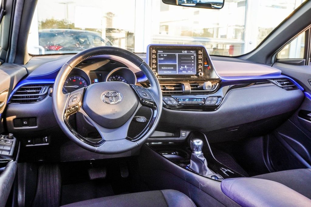 2021 Toyota C-HR XLE photo 5