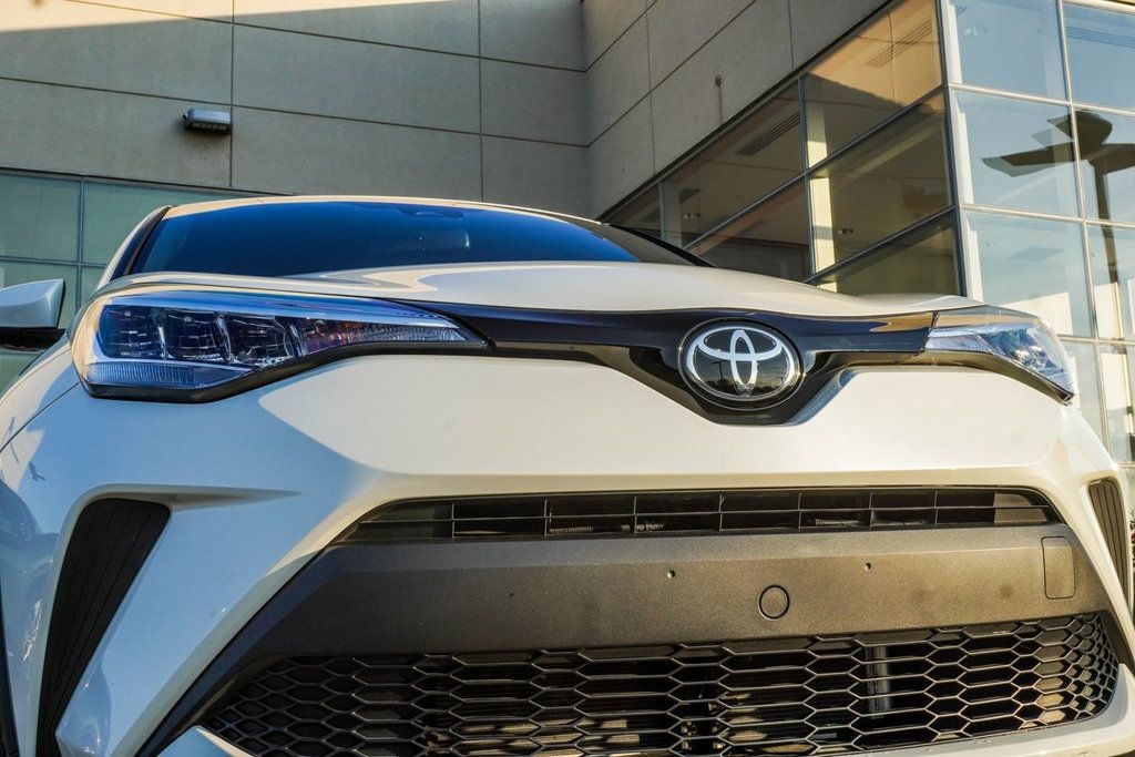 2021 Toyota C-HR XLE photo 7