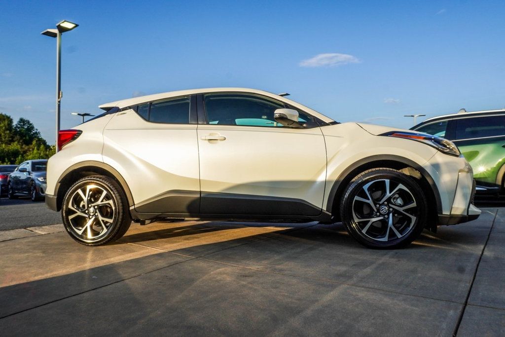 2021 Toyota C-HR XLE photo 8