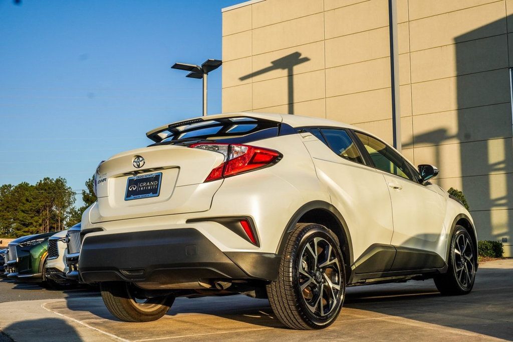 2021 Toyota C-HR XLE photo 9