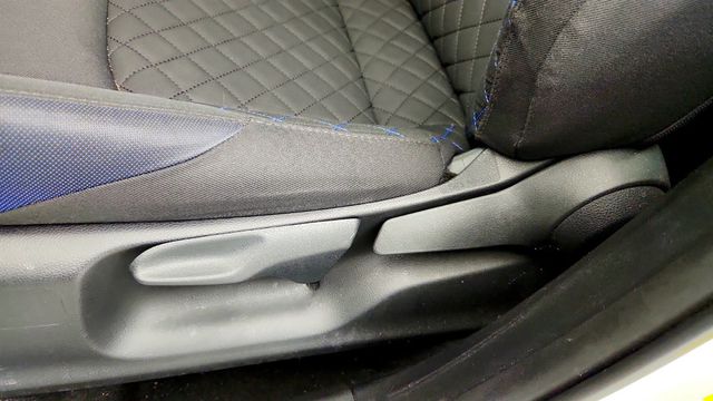2021 Toyota C-HR XLE FWD - 23035206 - 9