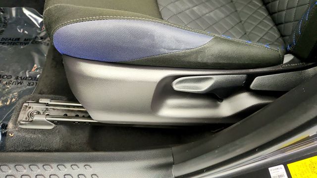 2021 Toyota C-HR XLE with Audio Plus - 22964421 - 10