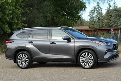 2021 Toyota Highlander - 5TDFZRBH2MS105505