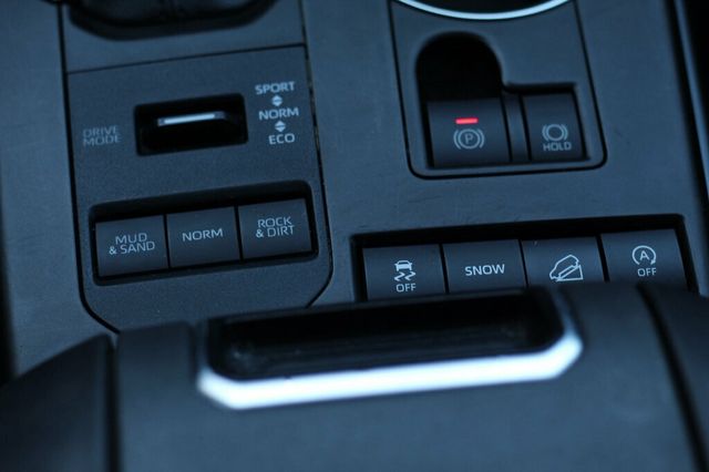 2021 Toyota Highlander  AWD XLE  W/ LEATHER, MOONROOF NEW TIRES & BRAKE SERVICE - 22976742 - 15