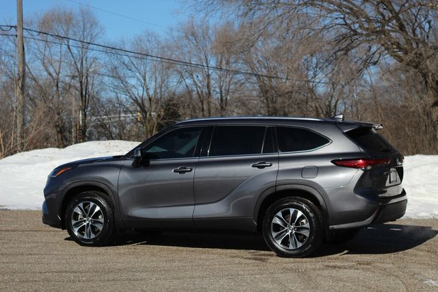 2021 Toyota Highlander  AWD XLE  W/ LEATHER, MOONROOF NEW TIRES & BRAKE SERVICE - 22976742 - 18