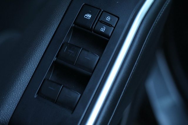 2021 Toyota Highlander  AWD XLE  W/ LEATHER, MOONROOF NEW TIRES & BRAKE SERVICE - 22976742 - 20