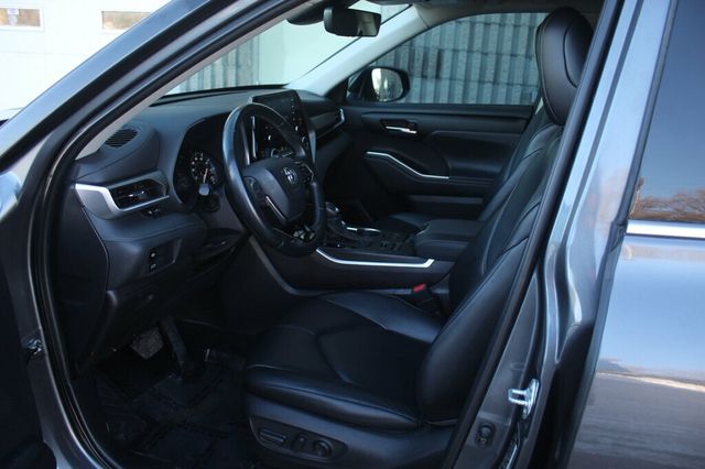 2021 Toyota Highlander  AWD XLE  W/ LEATHER, MOONROOF NEW TIRES & BRAKE SERVICE - 22976742 - 23