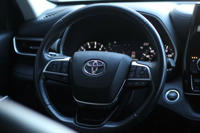 2021 Toyota Highlander  AWD XLE  W/ LEATHER, MOONROOF NEW TIRES & BRAKE SERVICE - 22976742 - 30