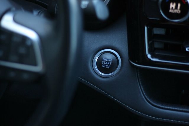 2021 Toyota Highlander  AWD XLE  W/ LEATHER, MOONROOF NEW TIRES & BRAKE SERVICE - 22976742 - 31