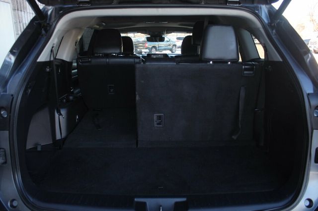 2021 Toyota Highlander  AWD XLE  W/ LEATHER, MOONROOF NEW TIRES & BRAKE SERVICE - 22976742 - 32