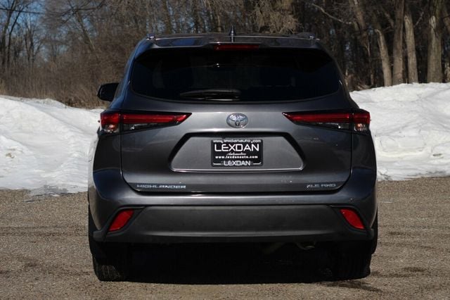 2021 Toyota Highlander  AWD XLE  W/ LEATHER, MOONROOF NEW TIRES & BRAKE SERVICE - 22976742 - 4