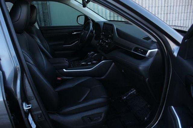 2021 Toyota Highlander  AWD XLE  W/ LEATHER, MOONROOF NEW TIRES & BRAKE SERVICE - 22976742 - 7