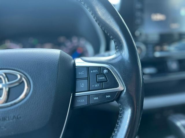 2021 Toyota Highlander Hybrid XLE AWD - 22901576 - 19