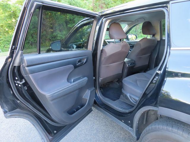 2021 Toyota Highlander L AWD - 23038403 - 29