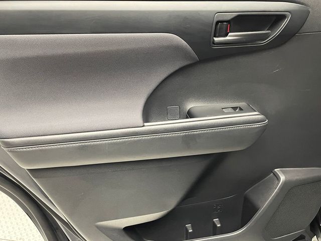 2021 Toyota Highlander L AWD - 22973050 - 38