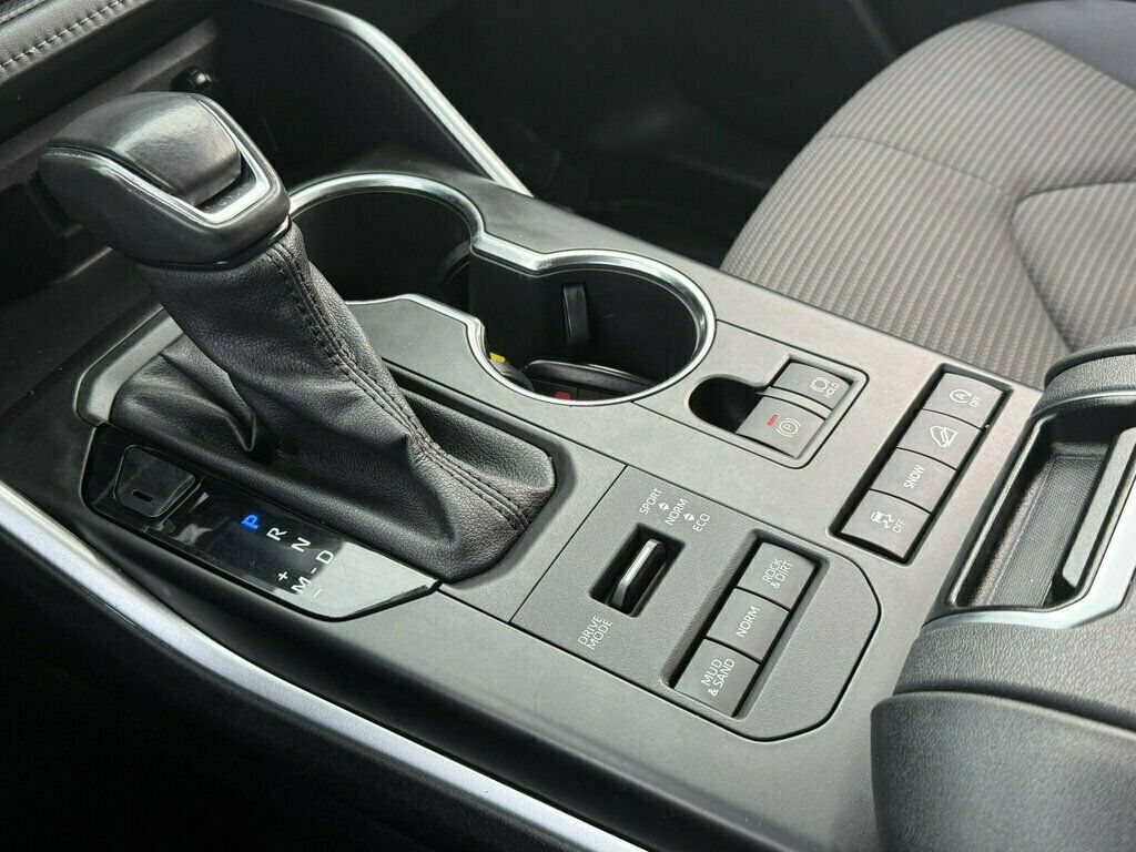 2021 Toyota Highlander LE AWD - 23085065 - 31