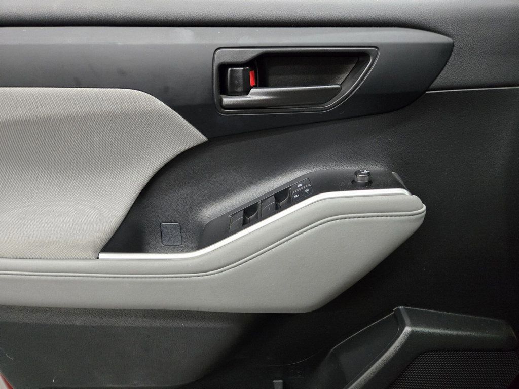 2021 Toyota Highlander LE FWD - 22919170 - 14