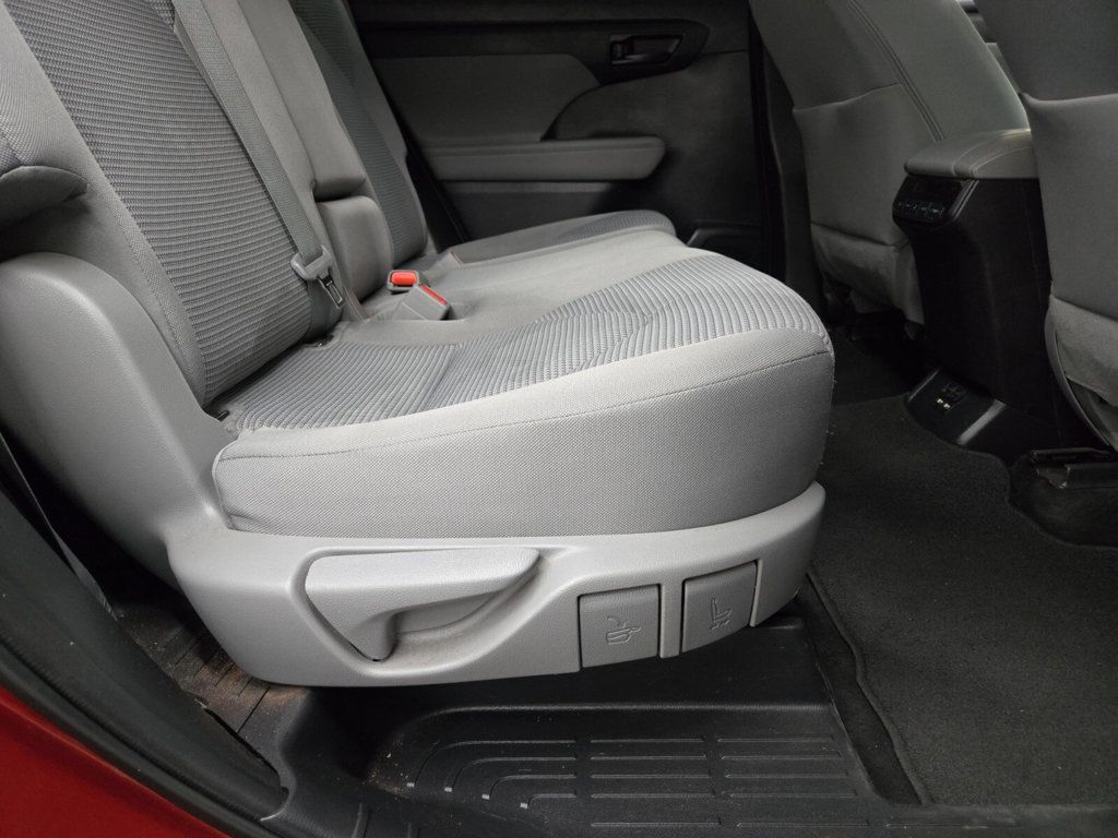 2021 Toyota Highlander LE FWD - 22977482 - 11