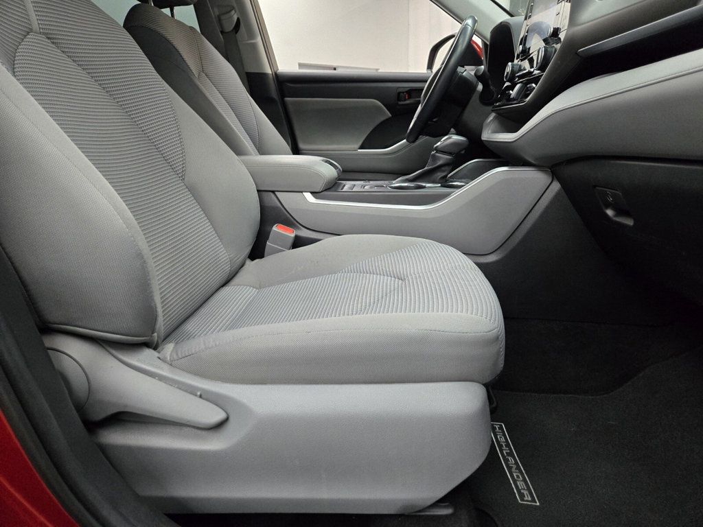 2021 Toyota Highlander LE FWD - 22977482 - 12