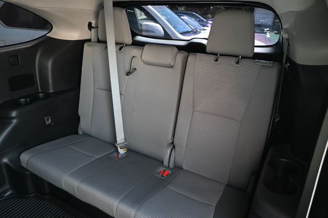 2021 Toyota Highlander L FWD - 23059342 - 19