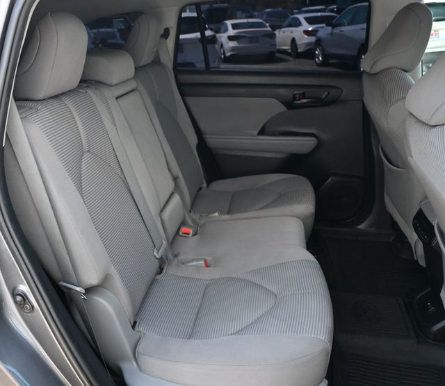 2021 Toyota Highlander L FWD - 23059342 - 21