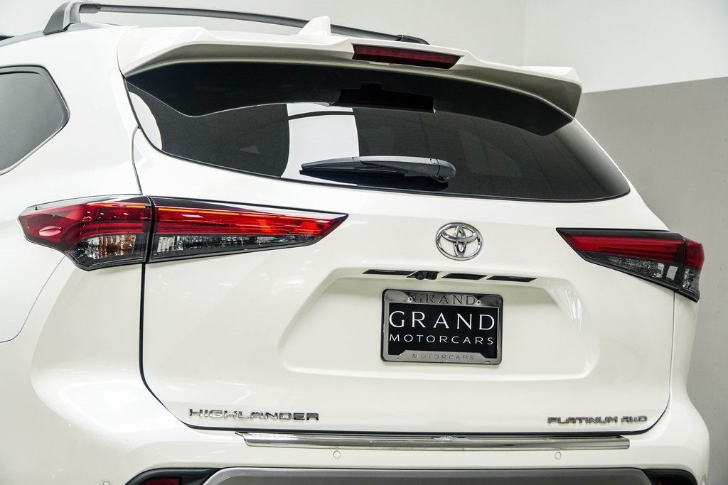 2021 Toyota Highlander Platinum photo 13
