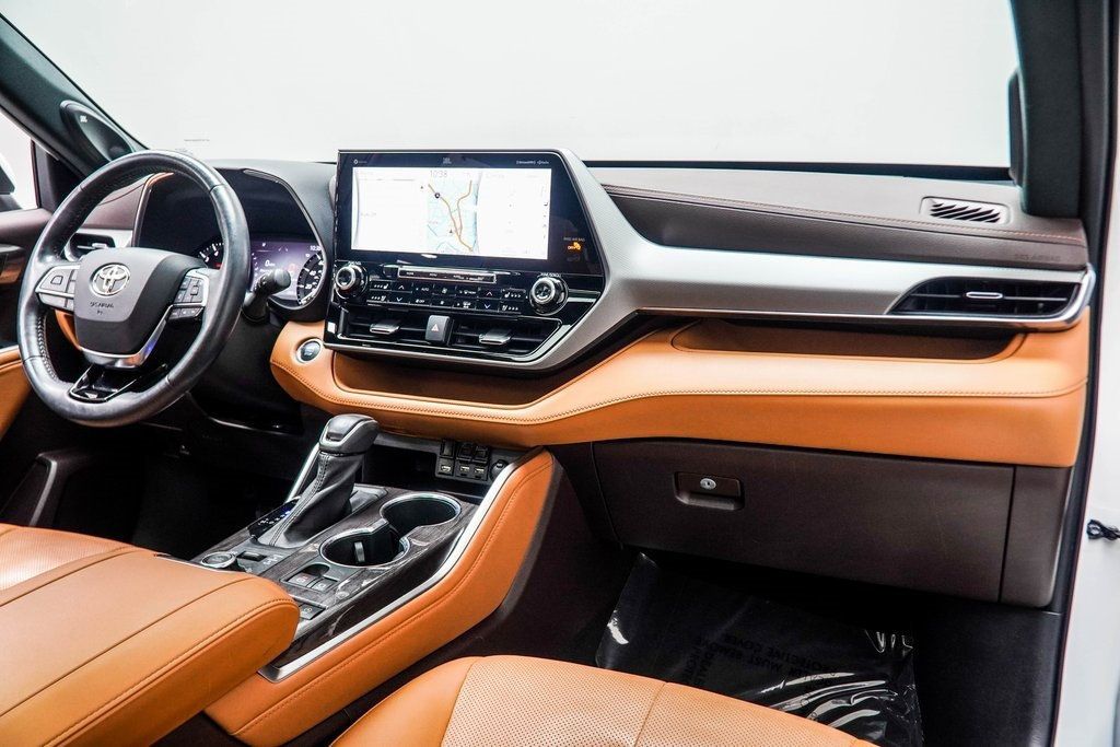 2021 Toyota Highlander Platinum photo 16
