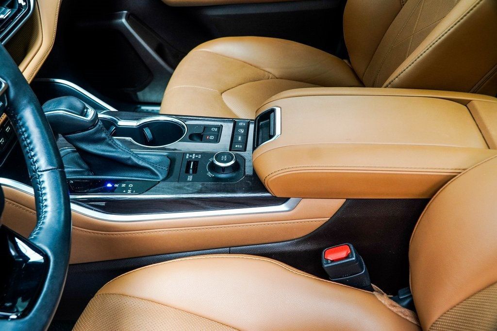 2021 Toyota Highlander Platinum photo 17