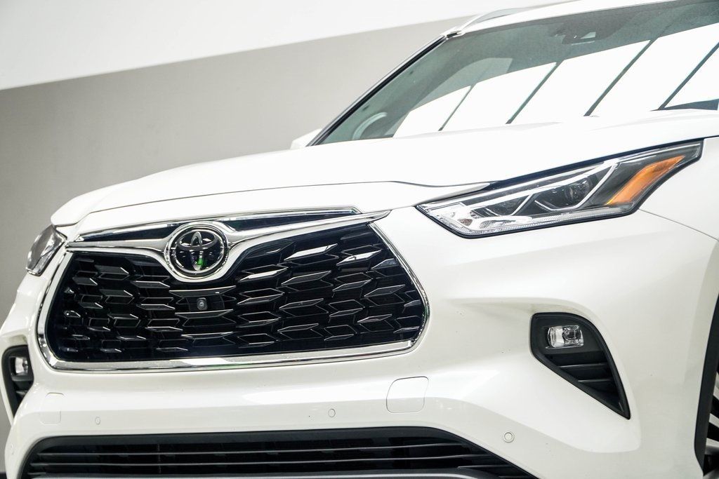 2021 Toyota Highlander Platinum photo 2