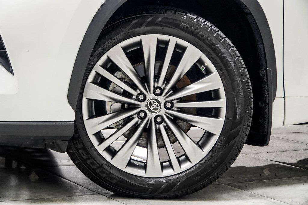 2021 Toyota Highlander Platinum photo 3