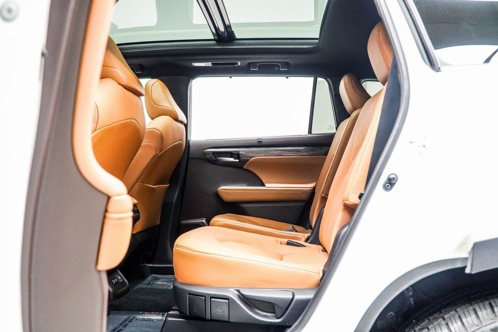 2021 Toyota Highlander Platinum photo 32