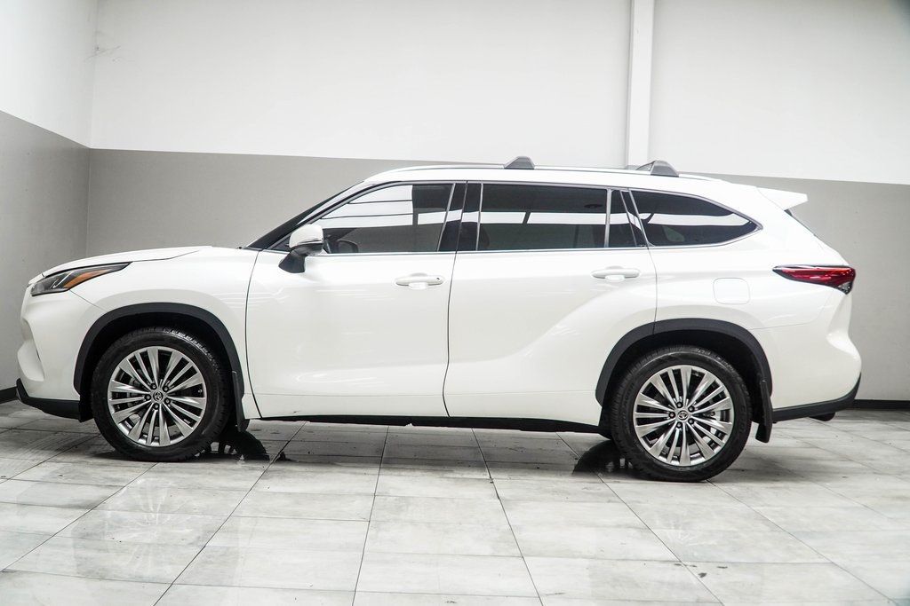 2021 Toyota Highlander Platinum photo 9