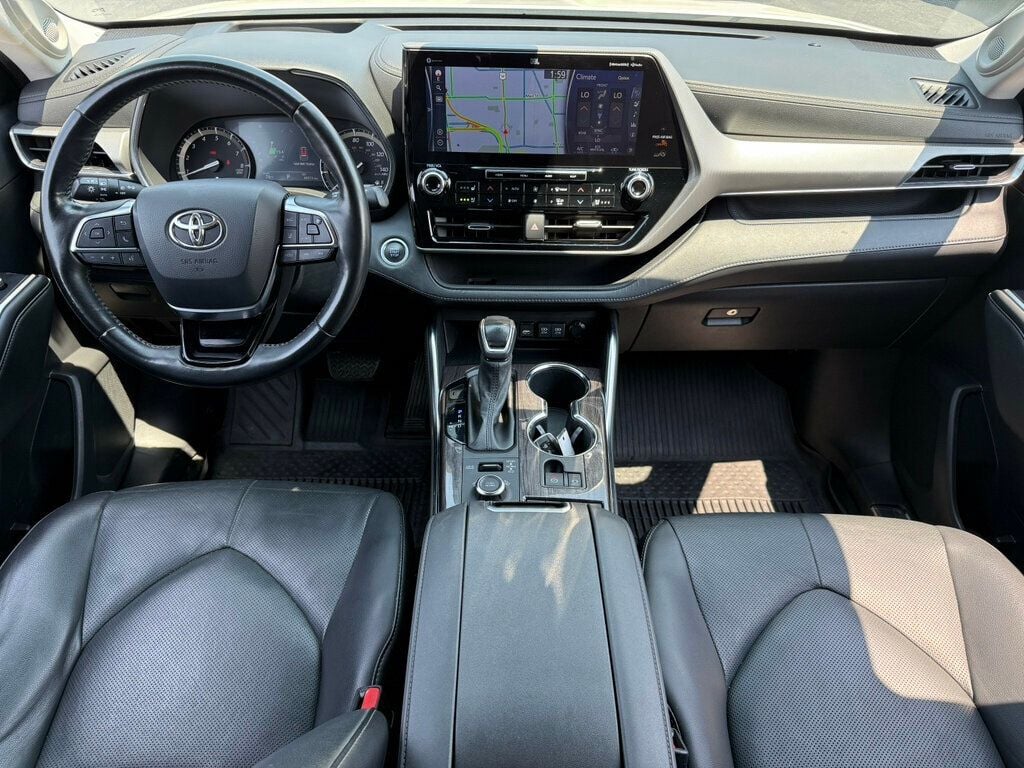 2021 Toyota Highlander Platinum photo 2