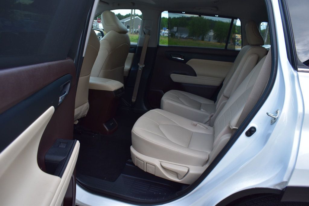 2021 Toyota Highlander XLE AWD - 23040700 - 19