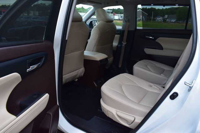 2021 Toyota Highlander XLE AWD - 23040700 - 21